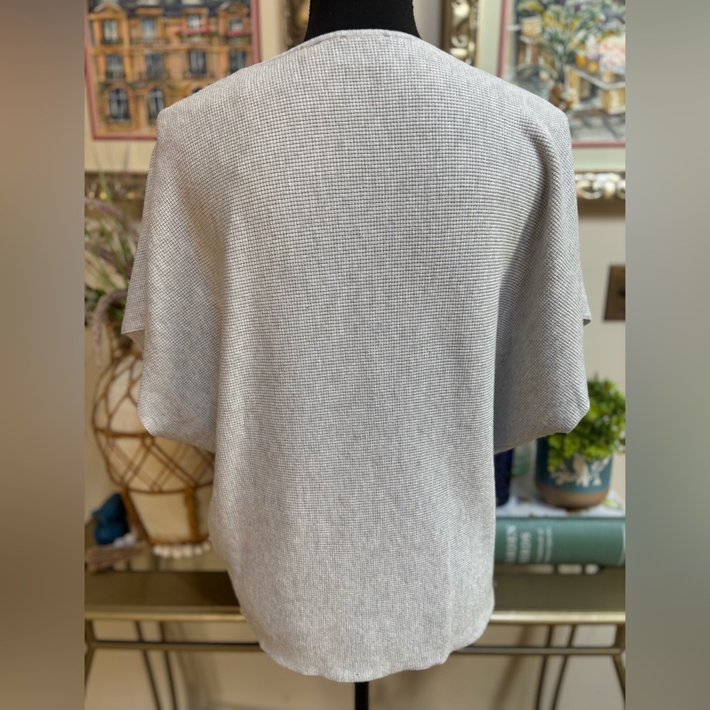CYRUS Light Gray V-Neck Lightweight Sweater  Dolman Cap Sleeve Size Large - Picture 5 of 7